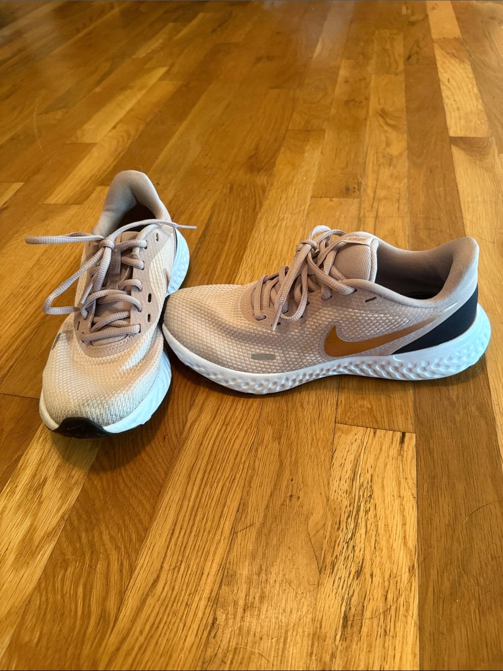 Nike Women's Athletic Shoes in Light Pink with Gold Swoosh